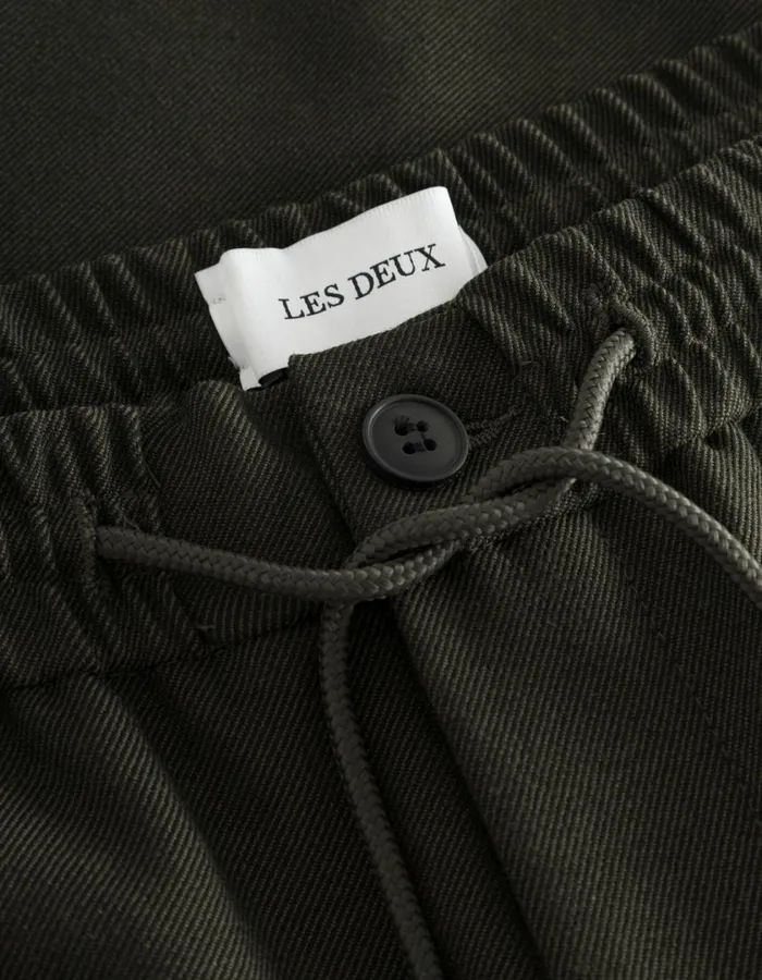 Men Como Tapered Drawstring Pants 8211 Seasonal 8211 Deep ForestCharcoal Les Deux Pants