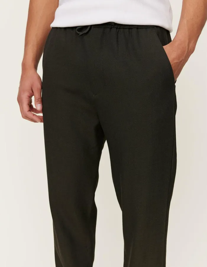 Men Como Tapered Drawstring Pants 8211 Seasonal 8211 Deep ForestCharcoal Les Deux Pants