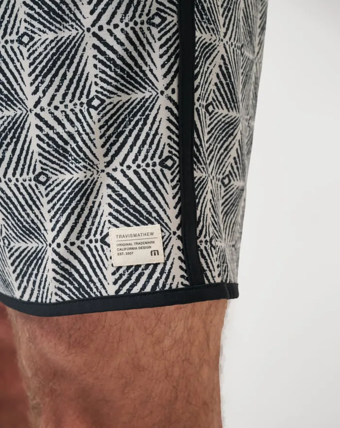 Men Shorts TravisMathew SANDSWEPT BOARDSHORT 8IN Italian Sand