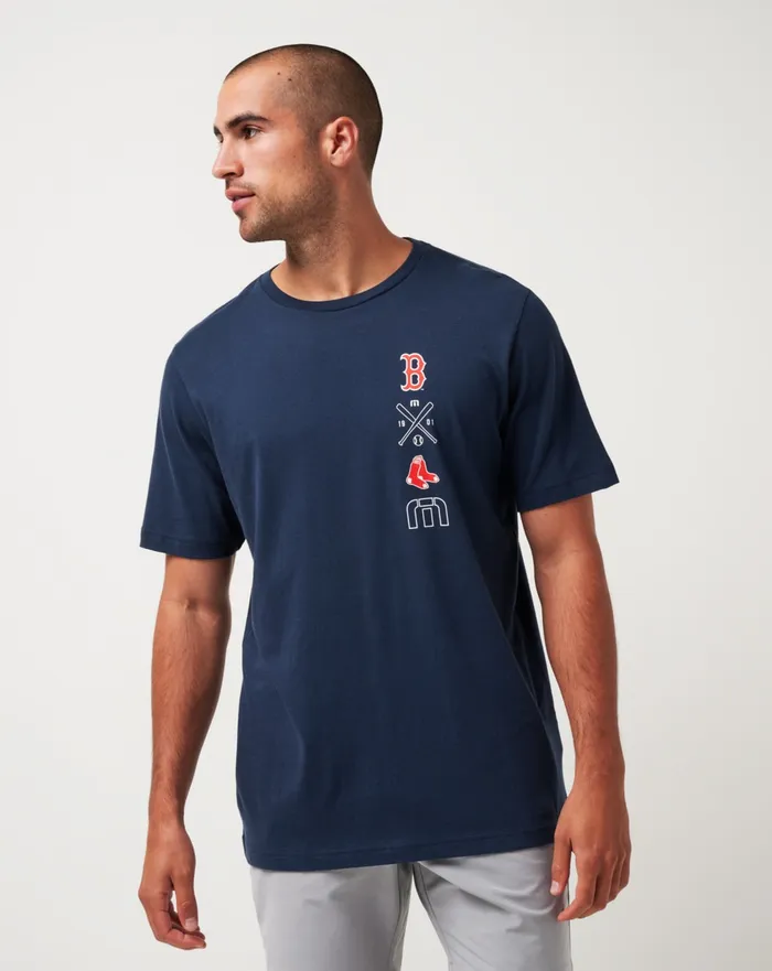 Men Tees TravisMathew BOSTON RED SOX SUNSET SLAM TEE Total Eclipse