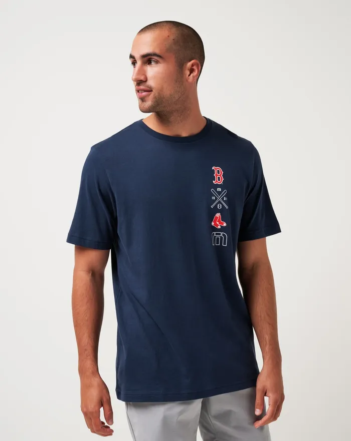 Men Tees TravisMathew BOSTON RED SOX SUNSET SLAM TEE Total Eclipse
