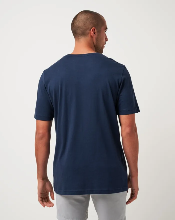 Men Tees TravisMathew BOSTON RED SOX SUNSET SLAM TEE Total Eclipse