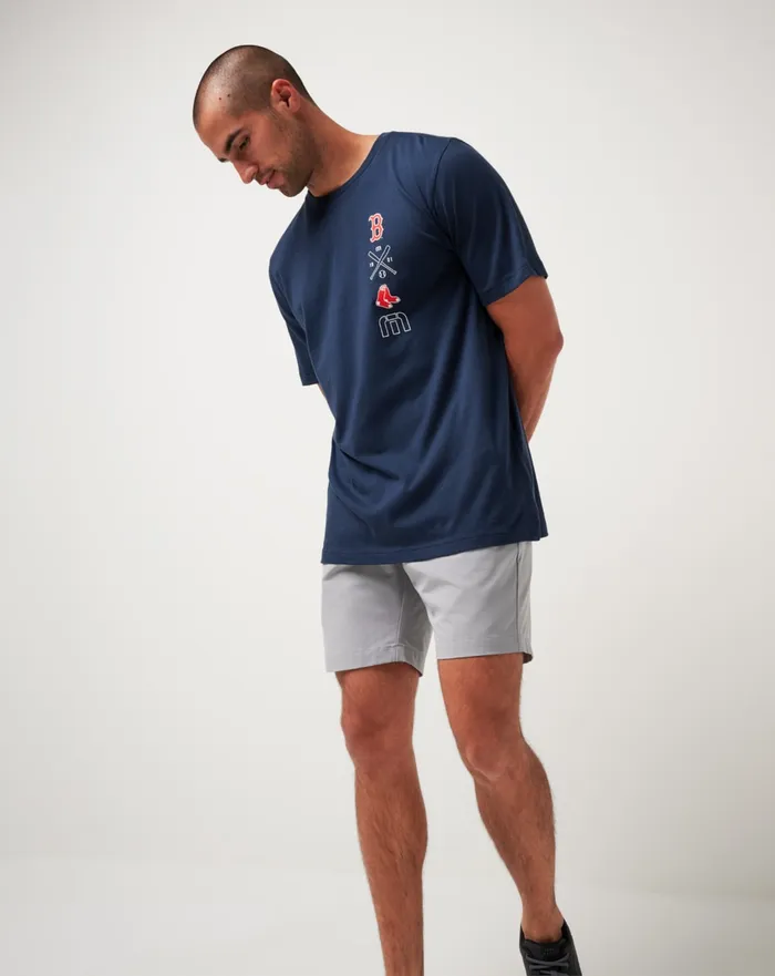 Men Tees TravisMathew BOSTON RED SOX SUNSET SLAM TEE Total Eclipse