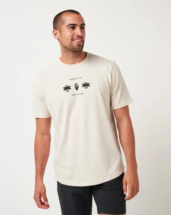 Men Tees TravisMathew BURNLEY WINNING POINT TEE Moonbeam