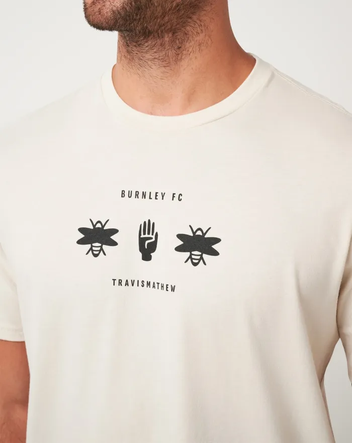 Men Tees TravisMathew BURNLEY WINNING POINT TEE Moonbeam