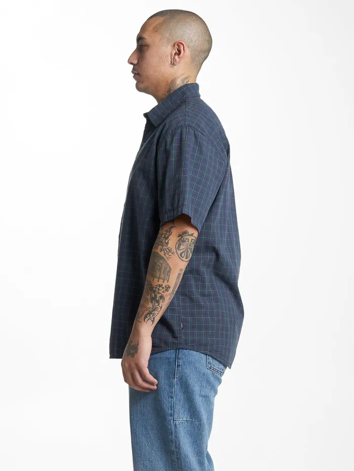 Mens Wonderland Short Sleeve Shirt Dark Slate Thrills Shirts