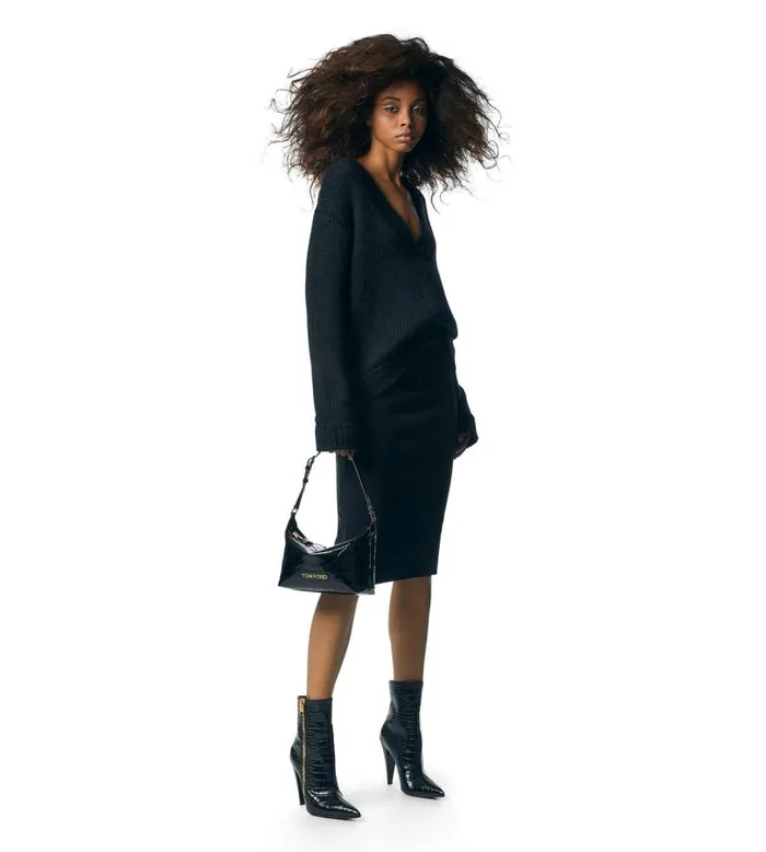 Women Shoulder Bags Tom Ford Crinkled Patent Leather Label Medium Pouch Black Women Shoulder Bags Tom Ford Crinkled Patent Leather Label Medium Pouch Black