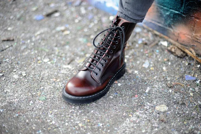 Women Solovair Derby Boots Burgundy RubOff 11 Eye Derby Boot