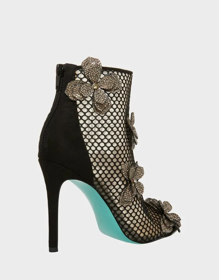 Women URSA BLACK Betsey Johnson